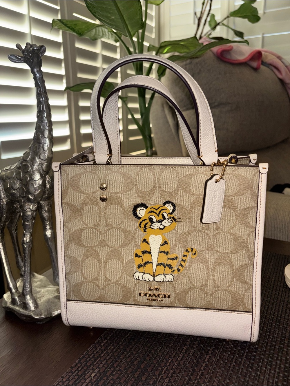 New COACH Dempsey Tote 22
In Signature Canvas With Tiger